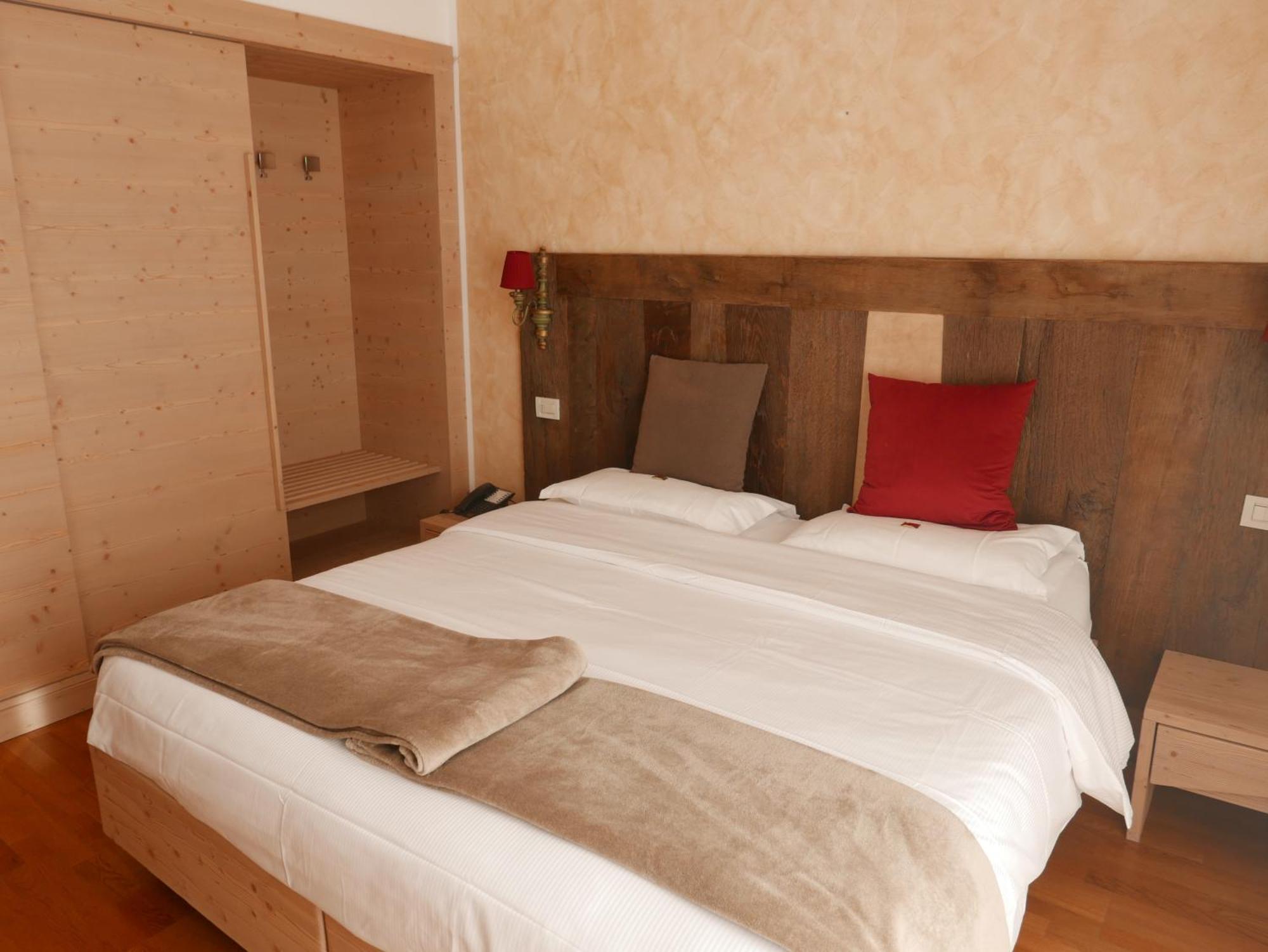 Hotel Paradiso أسياجو المظهر الخارجي الصورة